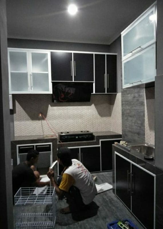 Kicenseet aluminium bayak mutu dan kualitas bagus kuat dan mewah bayak farian warna yang anda suka ada semua. 