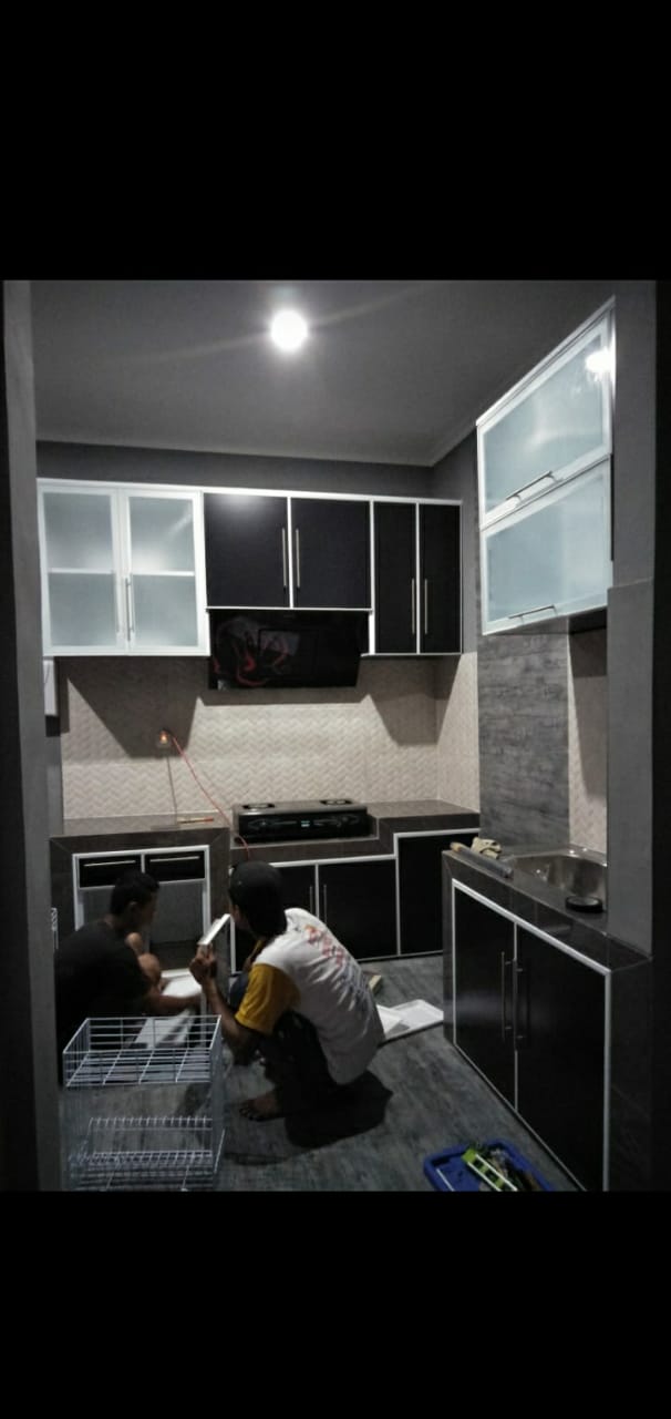 Kicenseet aluminium adalaha kicenseet yang terbuat dari bahan aluminium dan tahan lama dan awet anti api dan juga anti bau 